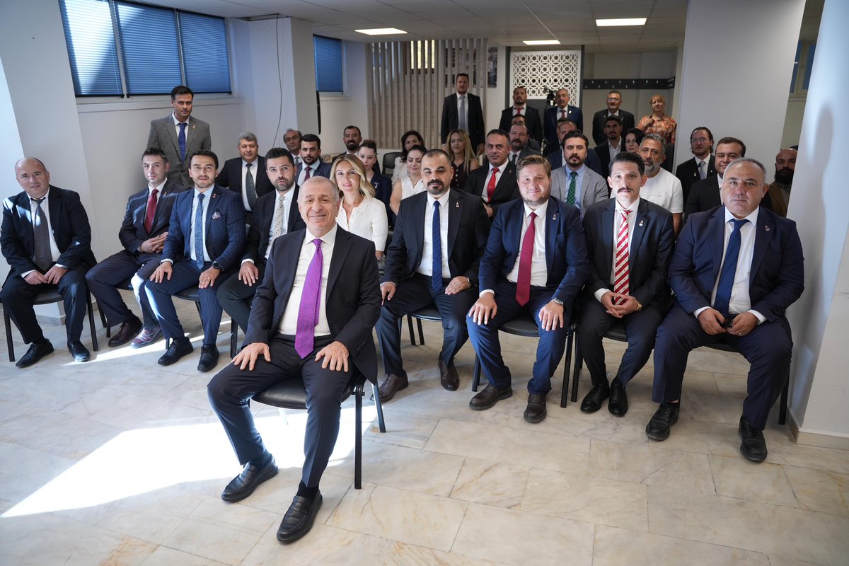 Ankara İl Başkanımız Av. Alperen Akbaş ve Ankara İl Yönetimi, Genel Merkezimizi ziyaret ederek Genel Başkanımız Prof. Dr. Ümit Özdağ ile gelecek dönem çalışmalarına ilişkin bir değerlendirme toplantısı gerçekleştirdi.

Ankara il yönetimimize çalışmalarında başarılar dileriz.