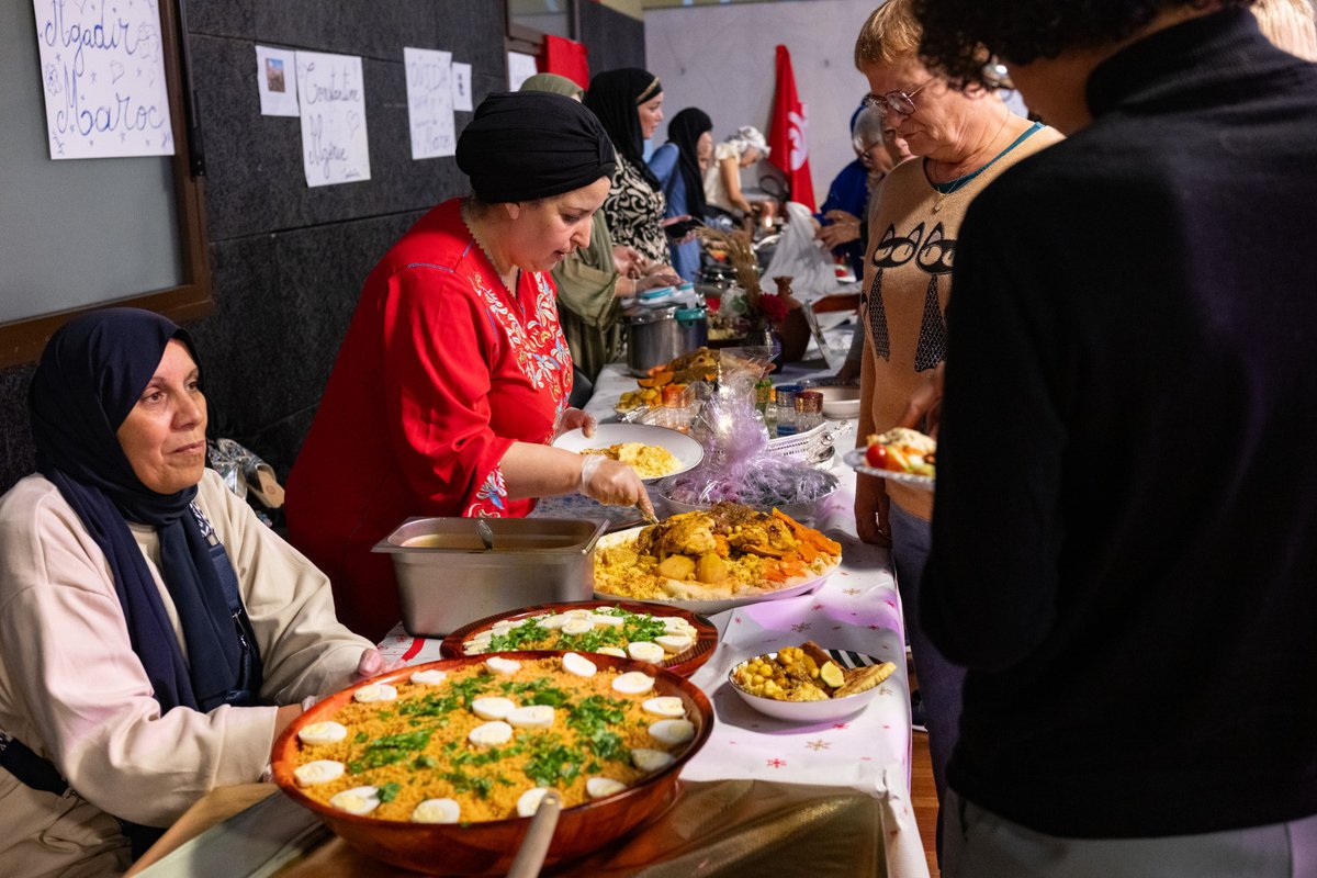 🍽✨ Un dimanche placé sous le signe du partage et de la convivialité !

La 5ème édition du Couscous de la Fraternité a réuni de nombreux Alfortvillais autour de saveurs, de musique et de culture 🌍💃.

🥘 Un couscous généreux et délicieux
👗 Un défilé de mode coloré
🎶 Une