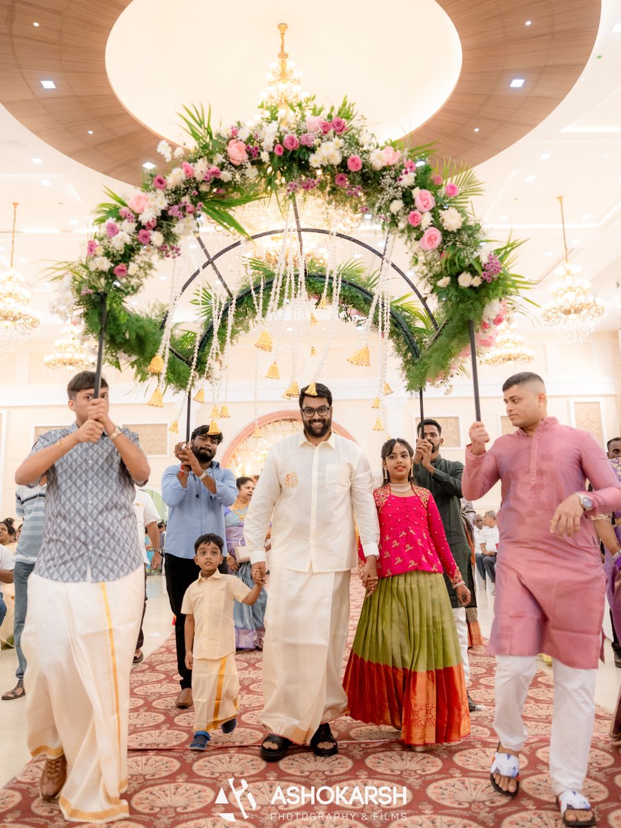 Ashokarsh's tweet photo. ✨ Every detail tells a story of love, grace &amp; new beginnings ❤️💫
👰‍♀️ @sathvika_sridharan 🤵‍♂️ @sakithyan_vijayakumar💄 @brides_of_saj
 👗 @krishkarthik_official | @pleatsndrapes ✨
.
.
Detailed description:
https://t.co/VGG2uSjwej
Reach us at +91 76000 70004 https://t.co/sR2wI94bre