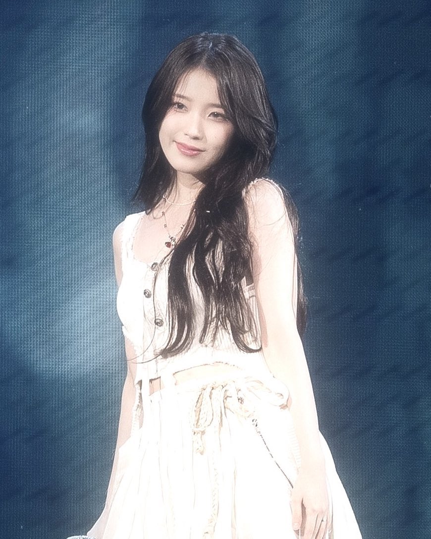 너무나 이쁜 지은언니, 17주년 축하해 🎉
20주년 30주년 쭉~ 함께해줘 😘

#아이유와_남긴_17번째_얼룩
#ALWAYS_W17H_IU