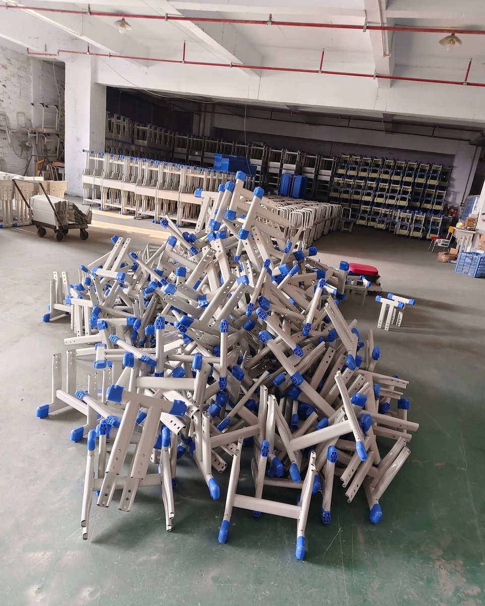 Uzochukwukwalu2's tweet image. For the &quot;Smart Schools&quot; coming up in different parts of the SE. 

Our company can supply the state governments SMART SCHOOL FURNITURES for SMART KIDS.