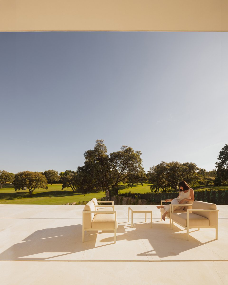 NEW PROJECT FINISHED | VILLA LAGO⁣
Its program features unique, functional spaces, with a composition that creates courtyards, gardens, terraces, bridges, and reflecting pools — a place of many places.

#architecture #architecturephotography