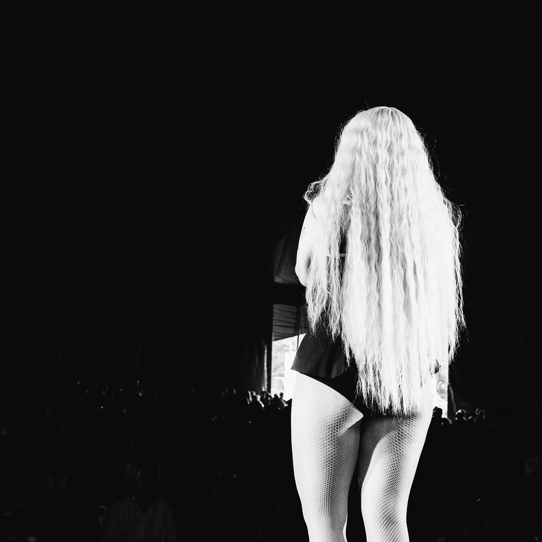 lapsleyyyy's tweet photo. SOUND OF SILENCE: a tale of finality, fear and defiance

The new single out now 🏹 released independently on @herownrecordings as part of I’M A HURRICANE I’M A WOMAN IN LOVE (DIGITAL DELUXE) LP (coming October 3rd) 

https://t.co/tPENaI0zdx https://t.co/1LOCghJeOU