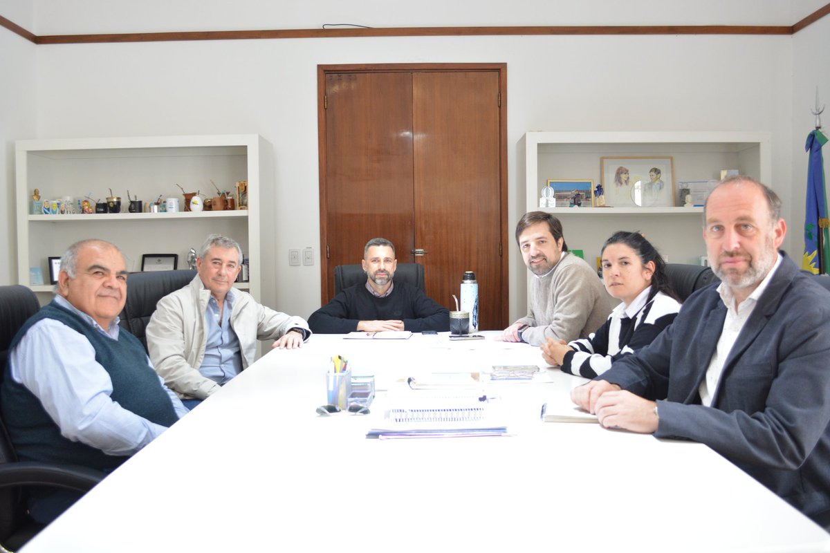 💬Nos reunimos con Miguel Zubieta, Secretario General del Sindicato de Salud Pública de <a href="/BAProvincia/">Gobierno PBA</a> y Julio Reynoso Secretario de Capacitación, para analizar la situación del sistema y seguir articulando con una de las representaciones gremiales de los trabajadores de la salud.