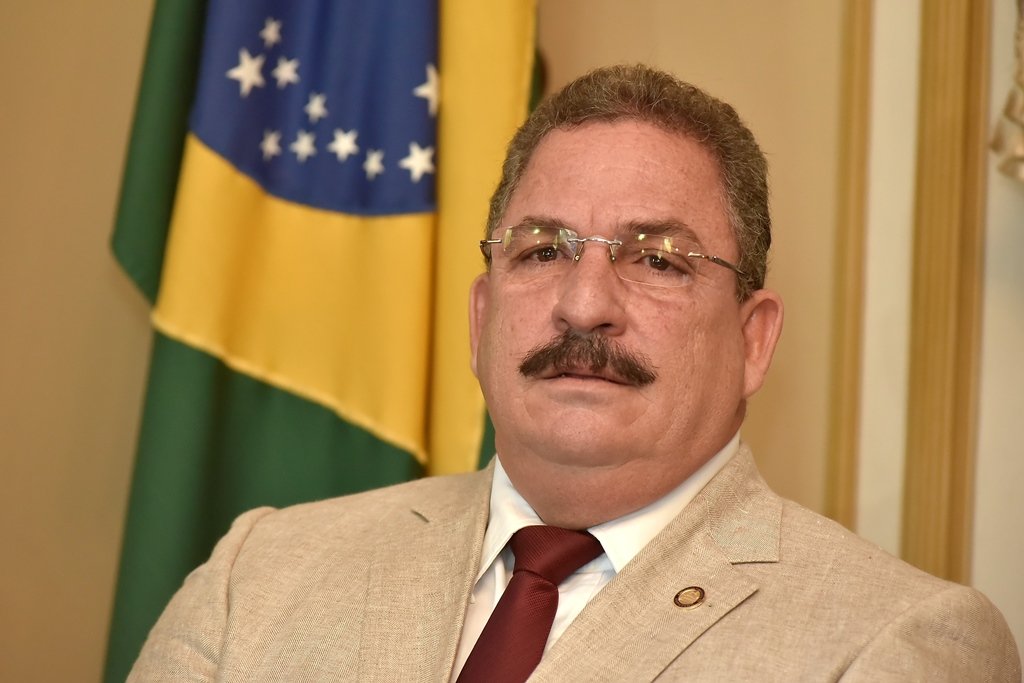 <a href="/MomentsofBrazi1/">Moments of Brazilian Politics</a> Eriberto Medeiros
