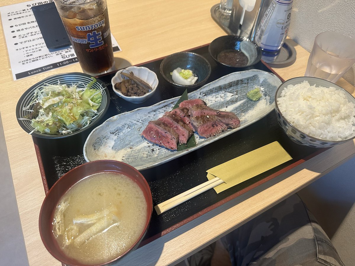 kenchann221's tweet photo. #埼玉県　#さいたま市桜区　#鉄板ちび田　#移転　#リニューアルオープン　#宮城牛ステーキ🥩#150g #ライス大盛り🍚#コーラ　#満員御礼🈵　これで1300円は安い　しかも美味い😋 https://t.co/1hn5IVLik0