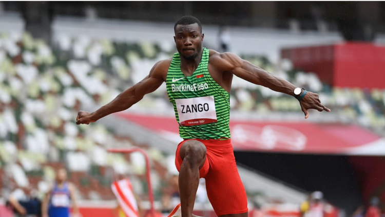 3TVBurkina's tweet image. Mondiaux d'athlétisme Tokyo 2025 : Hugues Fabrice ZANGO en finale du triple saut masculin
L'ambassadeur Hugues Fabrice ZANGO s'est qualifié pour la finale du triple saut masculin avec un bond de 16,94 m réalisé ce mercredi 17 septembre 2025 à Tokyo au Japon.
#3tv #BurkinaFaso