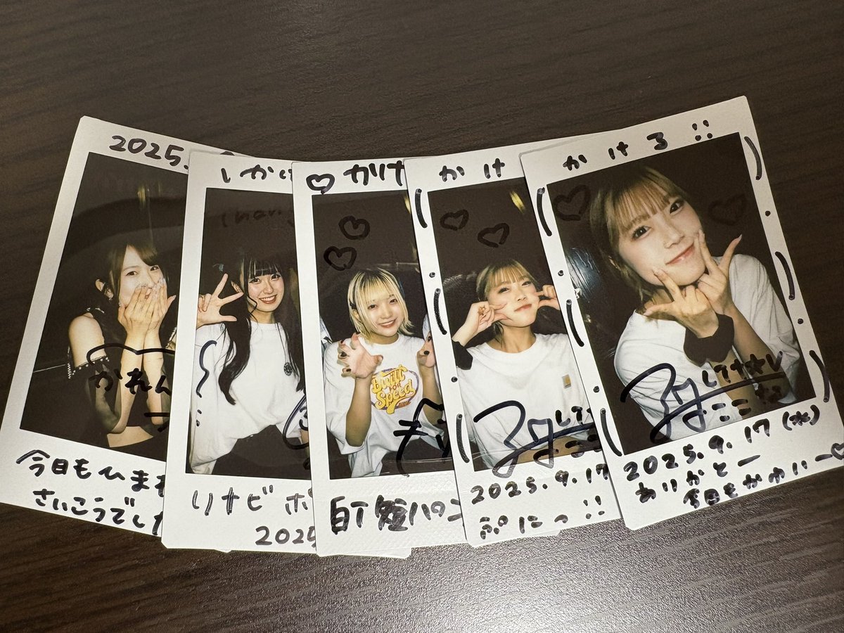 Lit★V&amp;桜衣かれん定期LIVEお疲れ様でした！
かれんちゃんの新衣装もLit★Vちゃんの白Tもどちらも可愛くて見てて楽しいライブでした！
来月は2回とも生誕スペシャルなので絶対行けるように頑張らないとだな〜