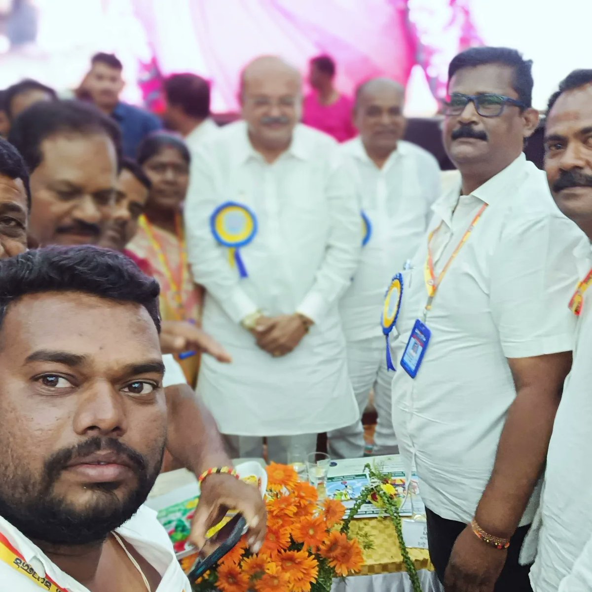 ShanthuRBelli's tweet photo. ಚಾಮರಾಜನಗರ ಜಿಲ್ಲಾಡಳಿತ ಮತ್ತು ಜಿಲ್ಲಾ ಪಂಚಾಯತ್ ವತಿಯಿಂದ ಪಂಚ ಗ್ಯಾರಂಟಿ ಯೋಜನಾ ಅನುಷ್ಠಾನ ಪ್ರಾಧಿಕಾರದ ರಾಜ್ಯ ಅಧ್ಯಕ್ಷರಾದ ಎಚ್. ಎಂ. ರೇವಣ್ಣ ರವರ ಅಧ್ಯಕ್ಷತೆ ಯಲ್ಲಿ ಗ್ಯಾರಂಟಿ ಯೋಜನಾ ಜಿಲ್ಲಾ ಮಟ್ಟದ ಪ್ರಗತಿ ಪರಿಶೀಲನಾ ಸಭೆಯಲ್ಲಿ ಭಾಗವಹಿಸಿದೆನು.
#gyaranteesarkara #chamarajanagara https://t.co/N3XWAjbyT9