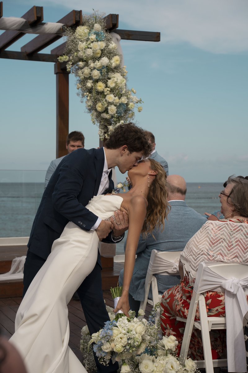 StinkyJade's tweet photo. Sealed with a kiss, surrounded by love, and a forever that starts by the sea. #WeddingWednesday #HyattVividPlayaDelCarmen https://t.co/vOYr6Pduhj