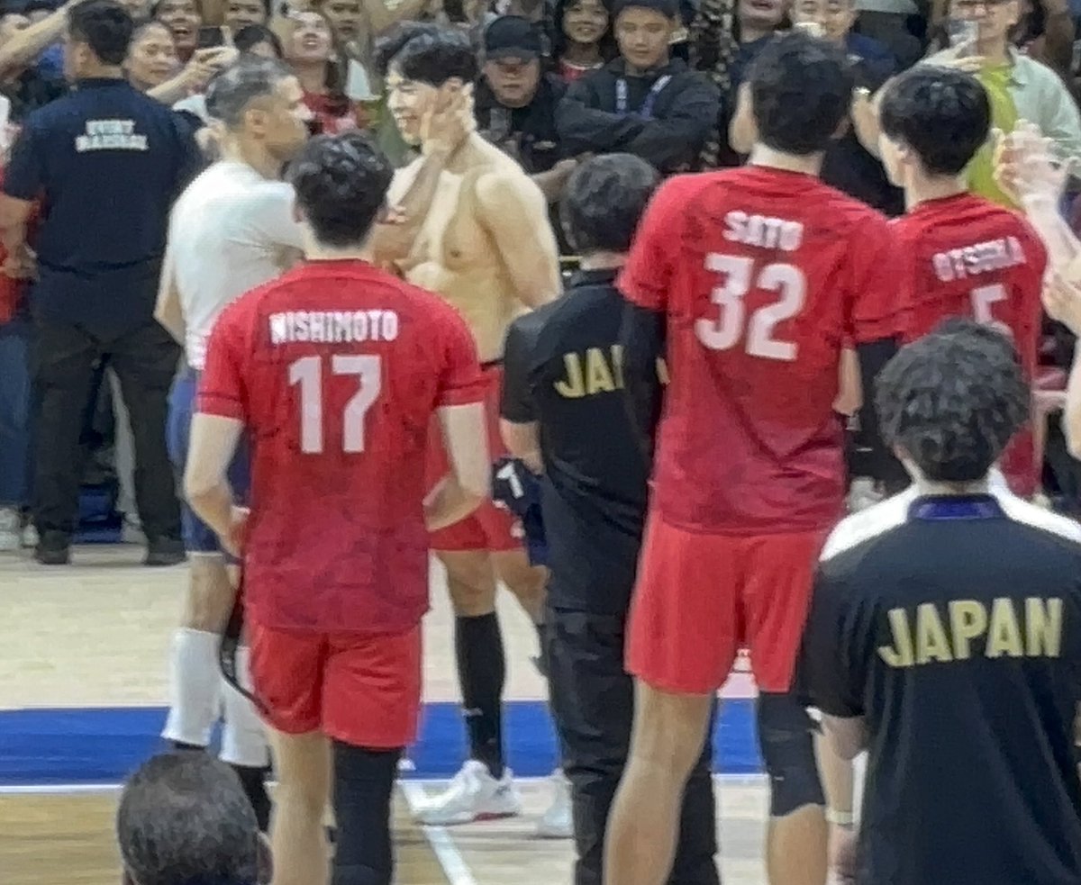 バレーボール流行語大賞2025 宮浦健人ユニフォーム交換