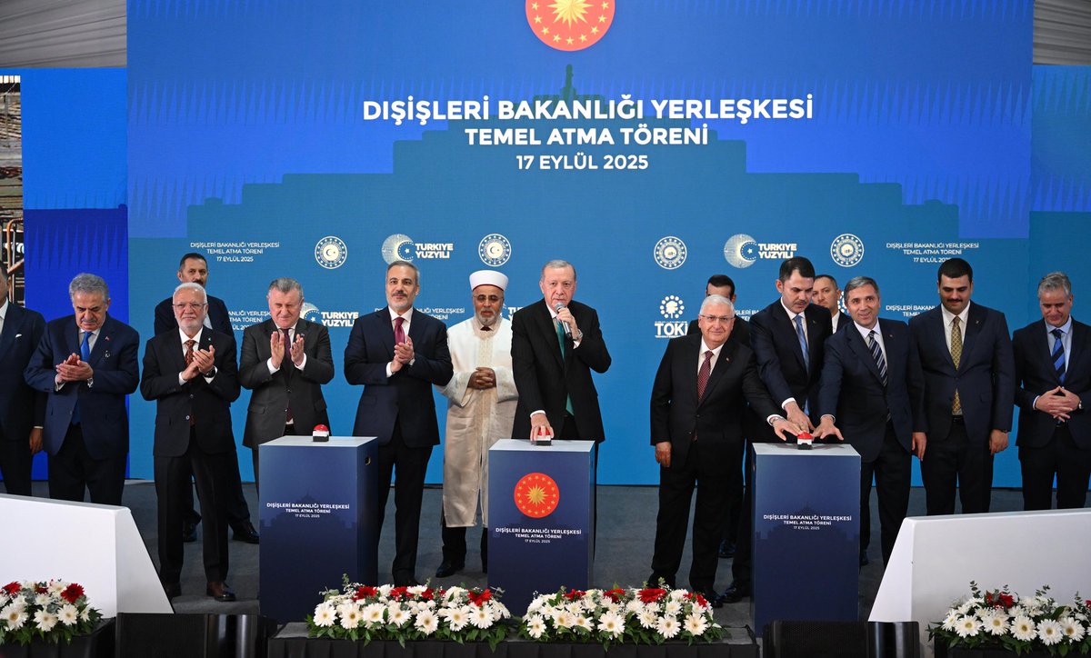 Sayın Cumhurbaşkanımız Recep Tayyip Erdoğan’ın teşrifleri ve Bakanımız <a href="/HakanFidan/">Hakan Fidan</a>’ın katılımıyla Bakanlığımızın yeni yerleşkesinin temeli atıldı.