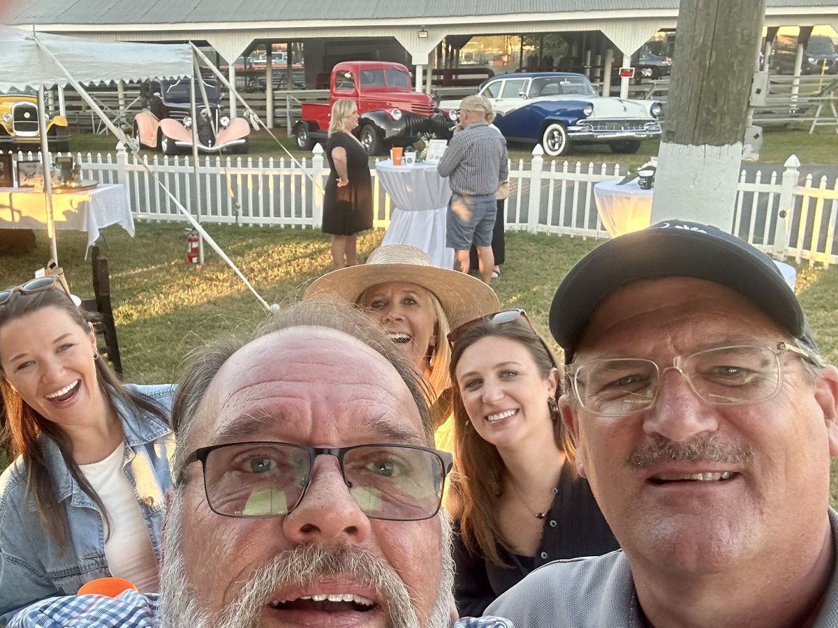 bearingins's tweet photo. We had a great time sponsoring the Fredericksburg @DucksUnlimited Crab and Beef Feast! We’re proud to be part of this event, which supports DU's mission to conserve, restore, and manage wetlands and other habitats for North America's waterfowl. 🦆🌿 #DU #BearingInsurance https://t.co/fecBlXyfUu