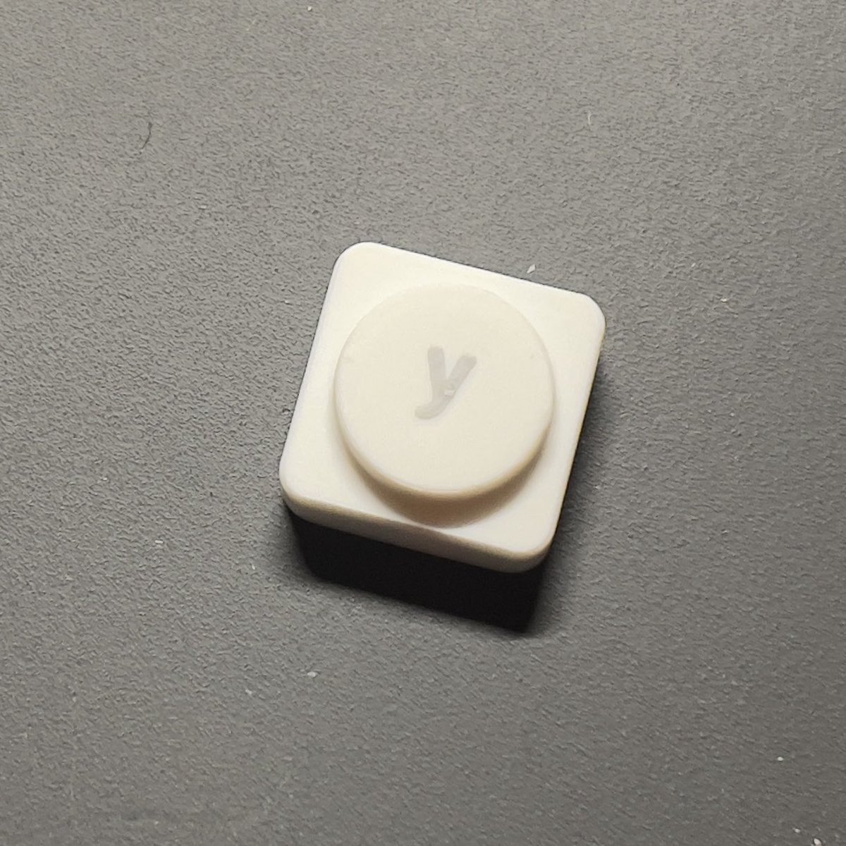 このようなかわいいものも作ってみた
この形ならやっぱり小文字ですね