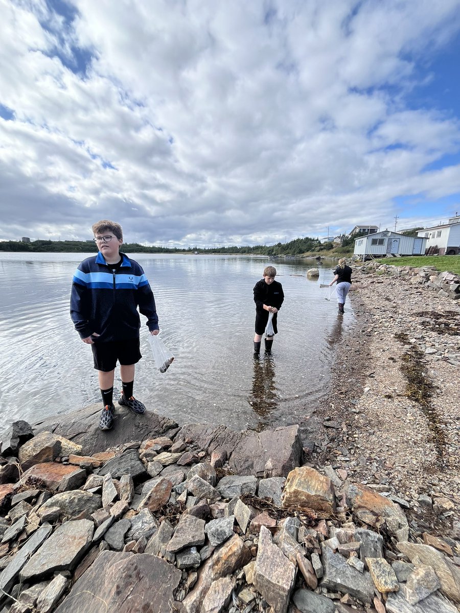 A walk on the beach for art class 😊
Collecting sea glass for our upcoming projects!