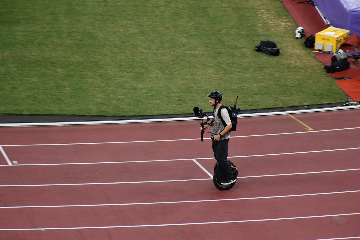 2階席からだったけど、急遽観戦してきた📣
色んな選手･話題のカメラマン･やり投げを運ぶミニカー(？) 観れて満足😊#WorldAthleticsChamps