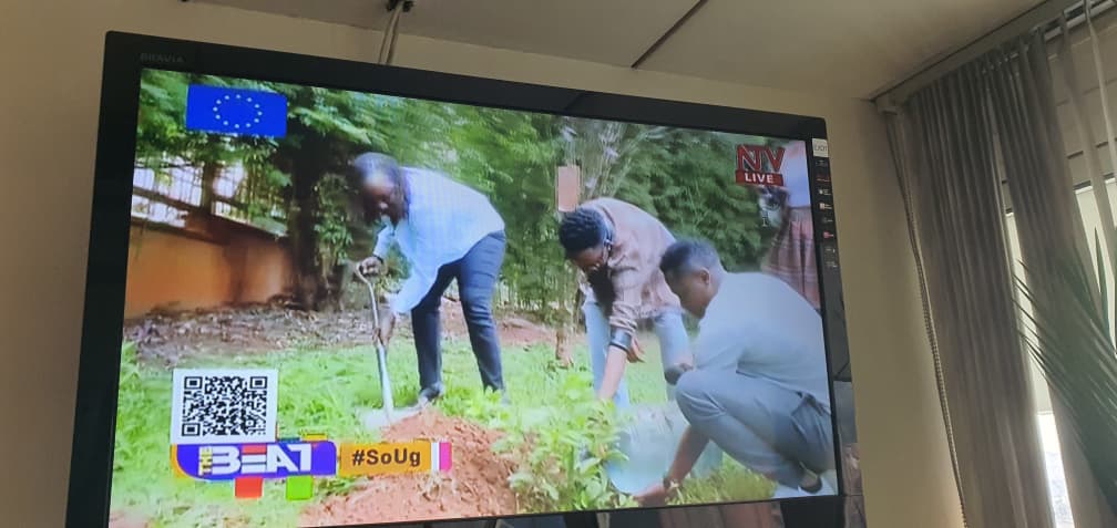 EUinUG's tweet image. Tune in now @ntvuganda #NtvTheBeat & join our 🇪🇺 #GreenTransition Advisor Jalia Kobusinge, with 🇺🇬 music sensation @AzawiOfficial, as they share about our #GlobalGateway #TeamEurope partnership supporting Uganda's green future.
#TogetherTukola
🇪🇺🫶🇺🇬
#EUandUganda