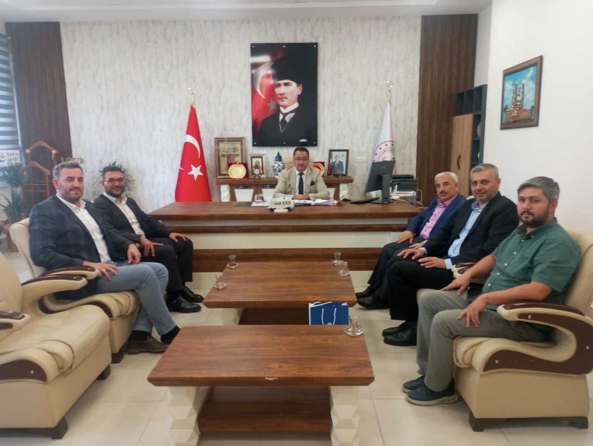 Kocasinan İlçe Milli Eğitim Müdürümüz Sıddık Kaya Hocamızı ziyaret ettik, Misafirperverliği ve nazik kabulleri için çok teşekkür ediyorum.