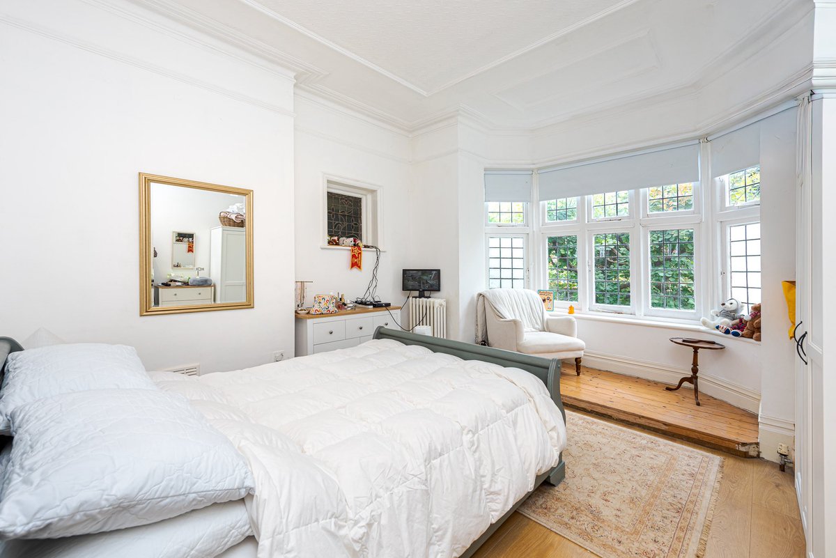 To Let.
 
A 3bed garden flat, newly decorated, set within the sought-after Furzedown area. Occupying the ground floor, the property offers over 1,200sqft of living space. 
 
Guide price: £3,250pcm
 
Get in touch to book your viewing:
T| 020 7498 8600
E| info@noble-estates.co.uk