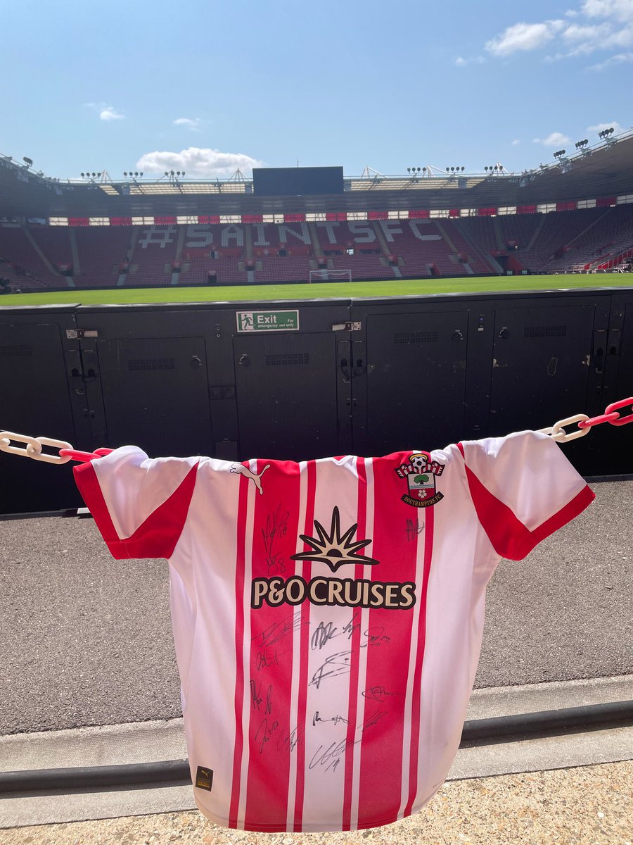 AUCTION TIME….
This auction is for a #SaintsFC shirt, signed by the whole squad after deadline day with all the new signings.
All money raised will go directly to <a href="/SotonDIFTK/">Southampton DIFTK</a> to help local families. 
Please repost and bid if you’re able, thanks in advance 😇

#CharityAuction