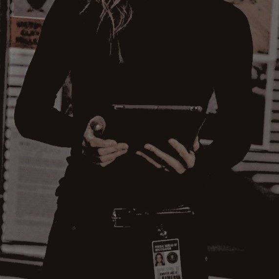 ᅠᅠᅠ
ᅠ
ᅠᅠᅠᅠᅠ 𝓛𝐀𝐔𝐑𝐄𝐍  , 𝓖𝐀𝐋𝐏𝐈𝐍
ᅠᅠᅠᅠᅠ━━━━━━━━━━━━━
ᅠᅠᅠᅠᅠ   ── 𝚃𝚈𝙻𝙴𝚁'𝚂 𝙰𝚄𝙽𝚃
ᅠ  ᅠᅠᅠ𝙏𝙃𝙀  ▬▬   𝙿𝚁𝙾𝚃𝙴𝙲𝚃𝙾𝚁
ᅠᅠᅠᅠ