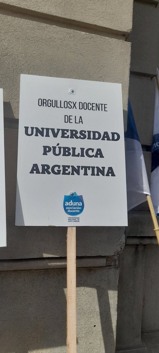 #MarchaFederalUniversitaria docentes, no docentes y estudiantes de Undav por la Universidad Pública Argentina #Undav