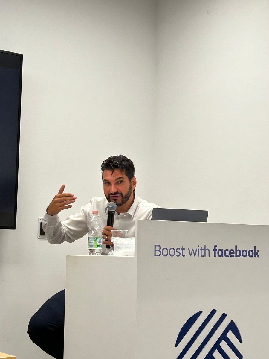 MasterMMSport's tweet image. "Dobbiamo promuovere regole #etiche che mantengano l’uomo al centro, poiché l’uso di #dataset sbilanciati spinge l’#AI a distorcere la #percezione dei #brand"
🎤 Emanuele Mazzi, Innovation and Technology Director, Uniting