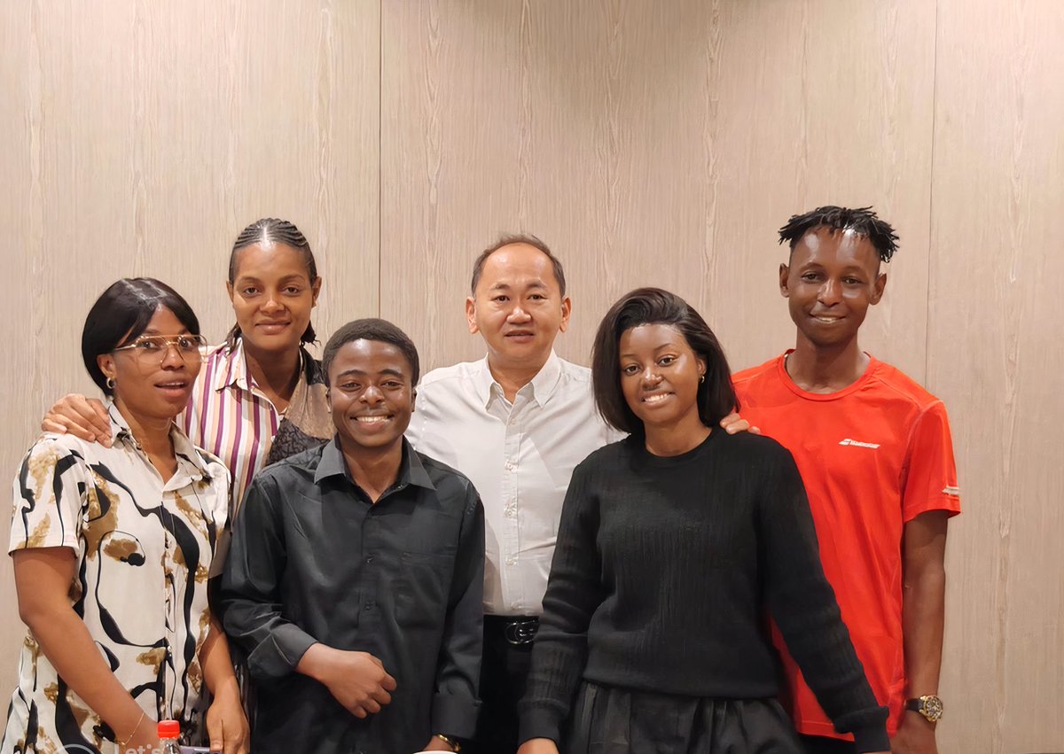 Moderncons01's tweet image. Modern Construction Bureau Architecture
Intérieur félicite chaleureusement la fin de votre stage!
Bravo à ces futurs designers
congolais. Nous vous souhaitons plein de succès pour la suite de votre parcours et prenez bien soin de vous !
#ArchitectureModerne #DéveloppementRDC