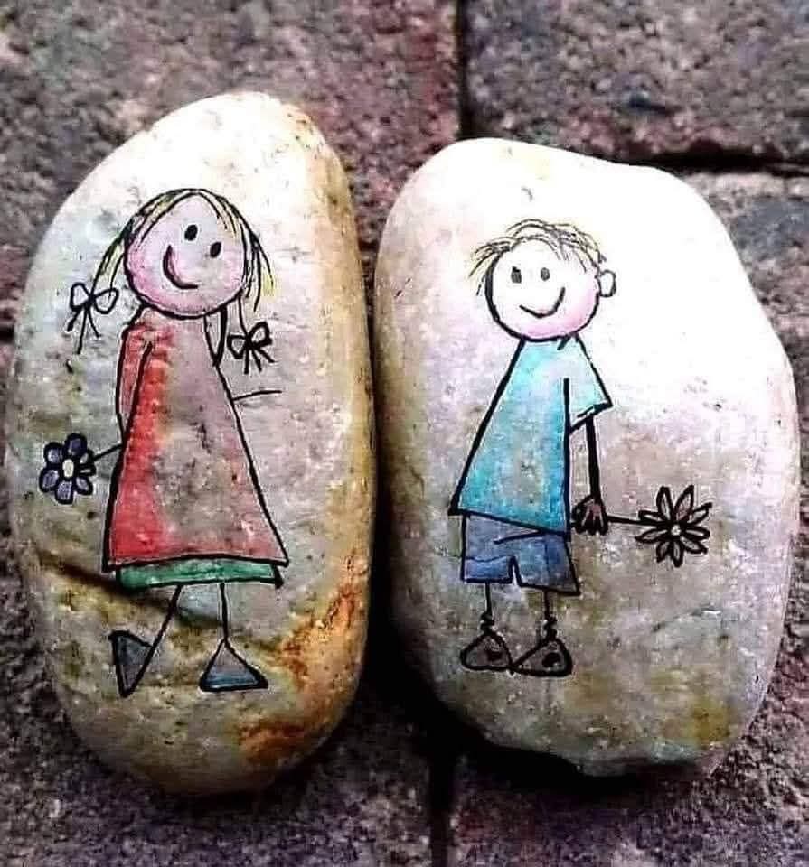 ,,Prietenia nu poate exista decât între oamenii buni, pentru că oamenii răi au doar complici; oamenii interesați au asociați; oamenii politici au susținători; cei din lumea regală au curtenitori; doar oamenii buni au prieteni."

- Voltaire -