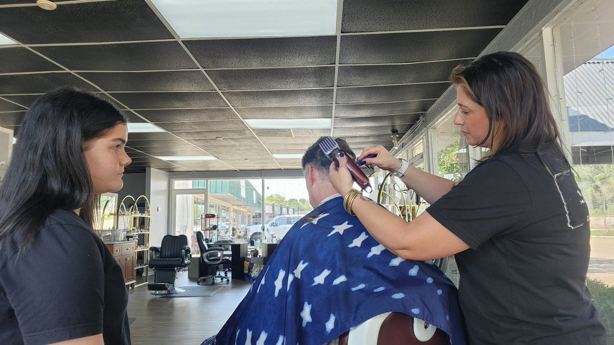 mindistout's tweet image. Mallory’s first day as a Cosmetology Intern. Thank you Jenni at The Dapper Co. for  allowing her this opportunity.  @MyrtleCenter