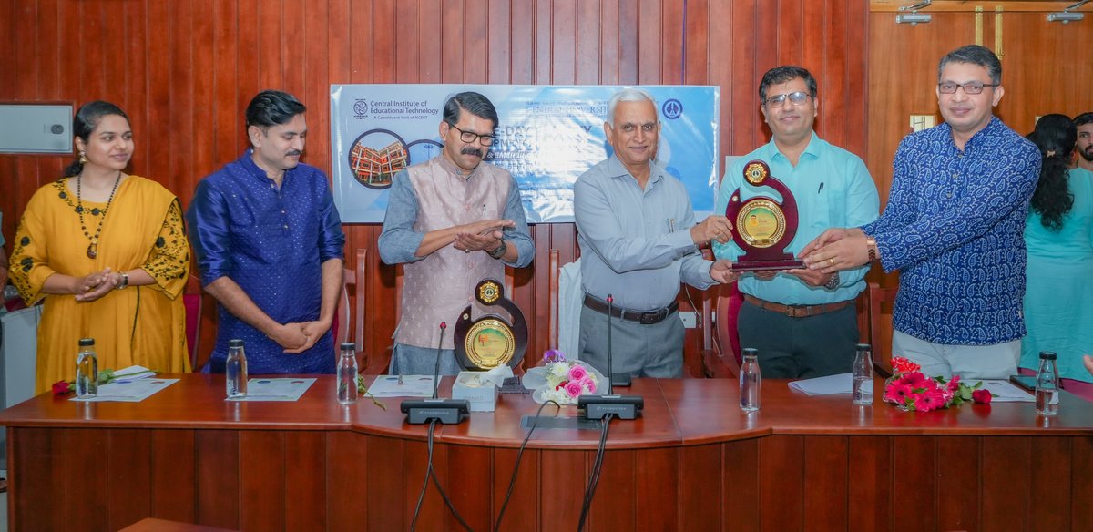 cukeralatweet's tweet image. The Department of Education, in collaboration with CIET–NCERT, has commenced a 3-day Faculty Development Programme (FDP) on ICT & Emerging Technologies. Hon’ble VC Prof. Siddu P. Algur inaugurated the programme. 
#FacultyDevelopmentProgramme
#TechnologyInEducation