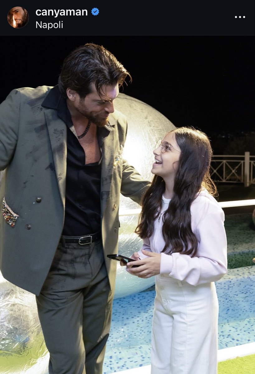I love to see how Can's also welcomed his little fans like he did in Naples last weekend 
#CanYaman #Elturco #Sandokan