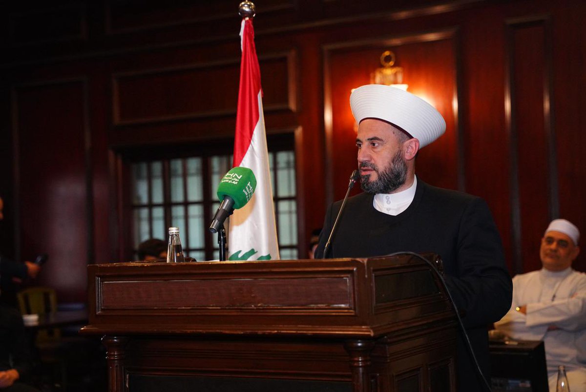 هاشمية يزور الغزاوي ويُكرّم في البقاع: وحدة المجتمع ومساندة الشباب أساس بناء المستقبل

جال رئيس جمعيتي "بيروت للتنمية الاجتماعية" و"إمكان"، أحمد هاشمية، أمس، في منطقة البقاع، التقى خلالها فعاليات وأهالي المنطقة. 
وكرّمت رابطة شباب البقاع الغربي وراشيا، هاشمية ومنحته درعاً