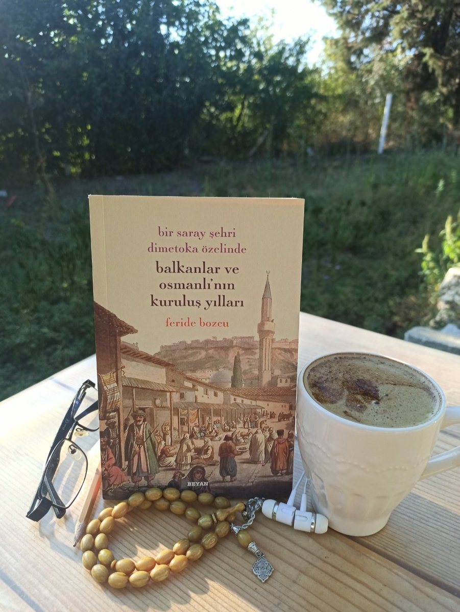 Erken dönem Osmanlı uçlarının etkisi,Osmanlı yönetimindeki Balkanların kendine has etnik  bileşimine de  yansımıştır.
🎼🎵 #umutmürare #kitap #kahve #müzik #okumakiyidir #osmanlı #balkanlar #dimetoka #bizansdönemi #osmanlıdönemi  #bektaşiler #bektaşidergahı #dimetoka #önemi