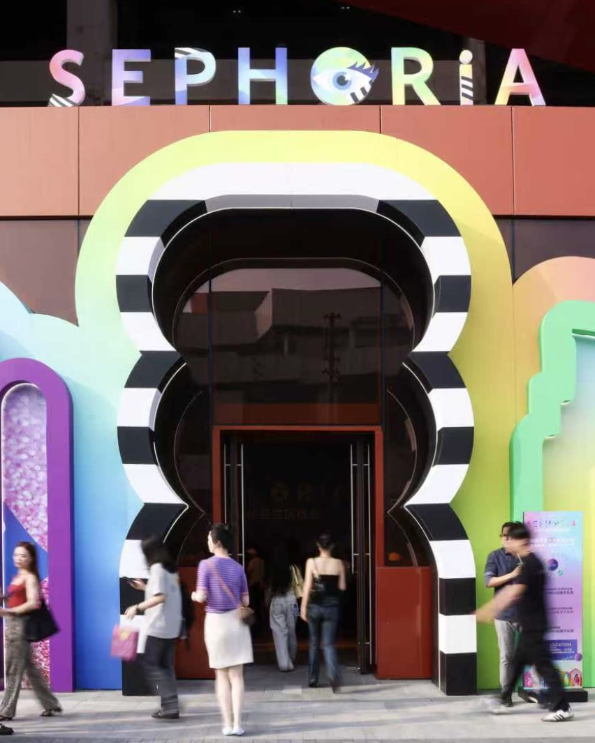 LVMH's tweet image. 2025 SEPHORiA: @Sephora’s highly anticipated beauty festival, SEPHORiA, began its tour in China’s cosmopolitan city, Shanghai, coupled with the creation of the country’s very own &quot;Sephora Squad”.

Learn More: lvmh.com/en/news-lvmh/s…

#LVMH #Sephora