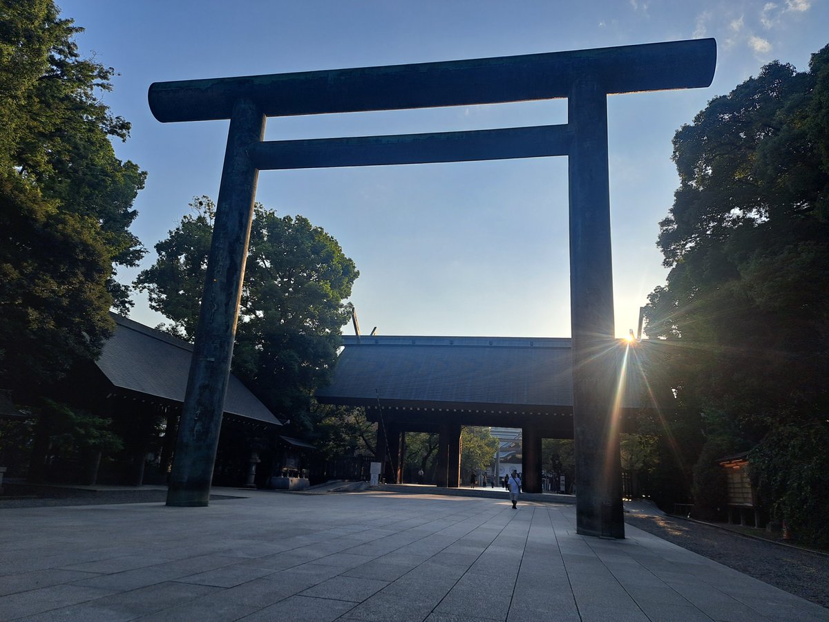 【夏の巡検報告③】
市ヶ谷台見学ツアーで日本の防衛の歴史に触れ、靖国神社を参拝するという、知的好奇心が満たされる巡検を行いました！巡検後のお楽しみは、お好み焼き＆もんじゃ！ 店員さんが少し引いていた「チョコもんじゃ🍫」意外と美味しかったです😋  
巡検の教訓：お財布はきちんと確認！