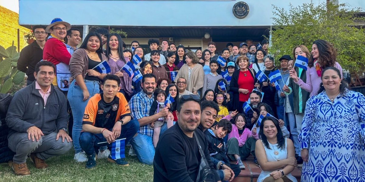 Representaciones diplomáticas y consulares de El Salvador conmemoraron los 204 años de Independencia junto a la #DiásporaSV. 🇸🇻🙌

Más detalles: bit.ly/47INjDi