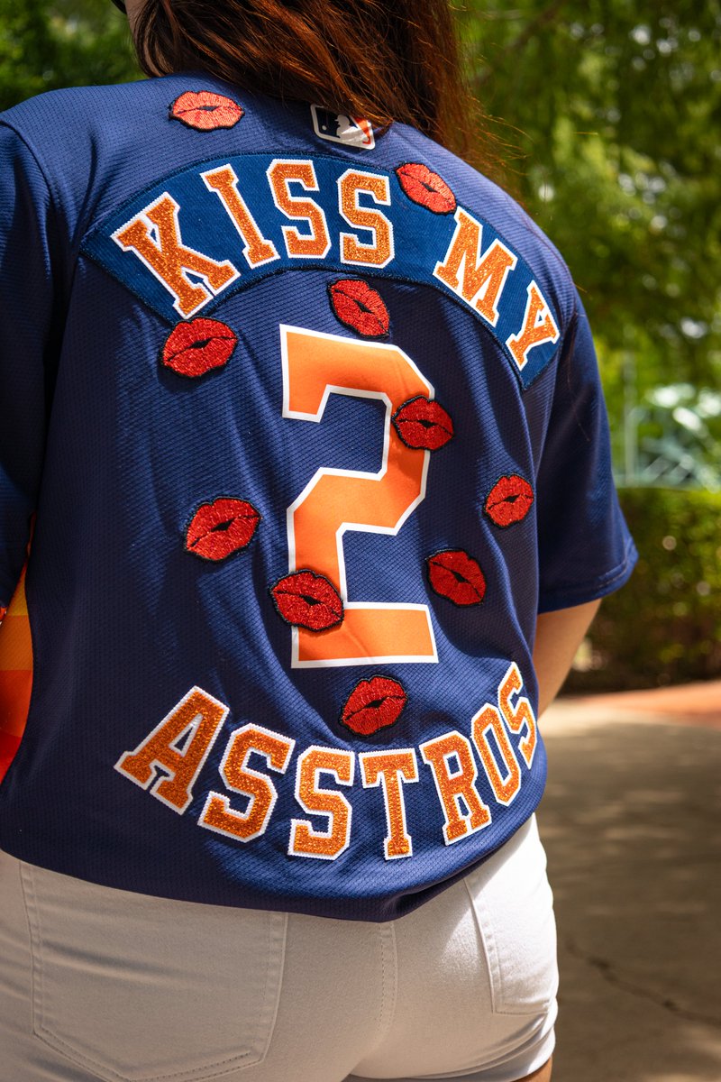 patchcollection's tweet image. Turning heads at the ballpark with this custom Astros-inspired fit 💥
#GameDayStyle #customjersey #astros #baseballlife #custompatches #houston