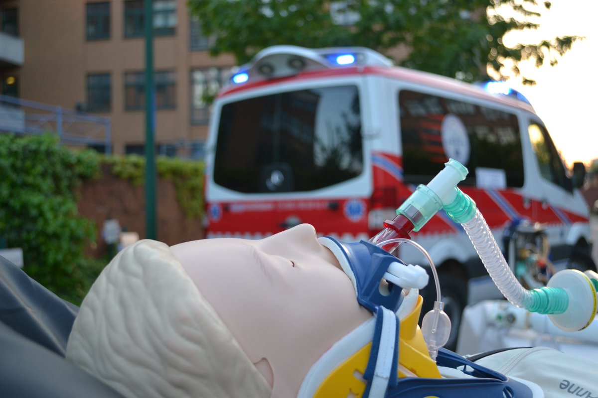 SpreeAmbulance's tweet photo. Heute ist Welttag der Patientensicherheit 🩺

Spree-Ambulance setzt auf Qualität: 🚑 Fahrzeuge nach DIN EN 1789 👩‍⚕️ Betreuung durch qualifizierte Rettungssanitäter 🎓 Ausbildung & Schulungen 🤝 täglich bis zu 800 Transporte gemeinsam mit der Berliner Krankentransportleitstelle (BKL).

#Patientensicherheit #Berlin #Rettungsdienst