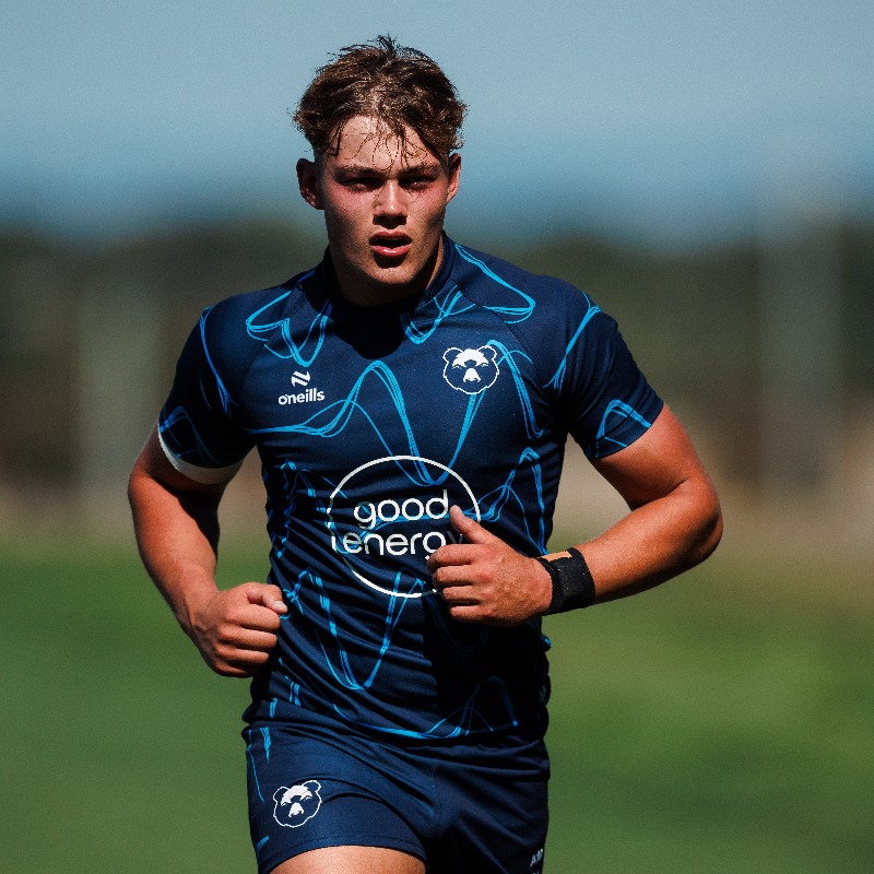 BristolBears's tweet photo. 🏴󠁧󠁢󠁥󠁮󠁧󠁿 Ethan Surrey
🏴󠁧󠁢󠁥󠁮󠁧󠁿 Victor Worsnip
🏴󠁧󠁢󠁥󠁮󠁧󠁿 Kieran Hill

Congratulations to our @BearsAcad trio who have been named in @EnglandRugby U20 EPS for 2025/26 👏