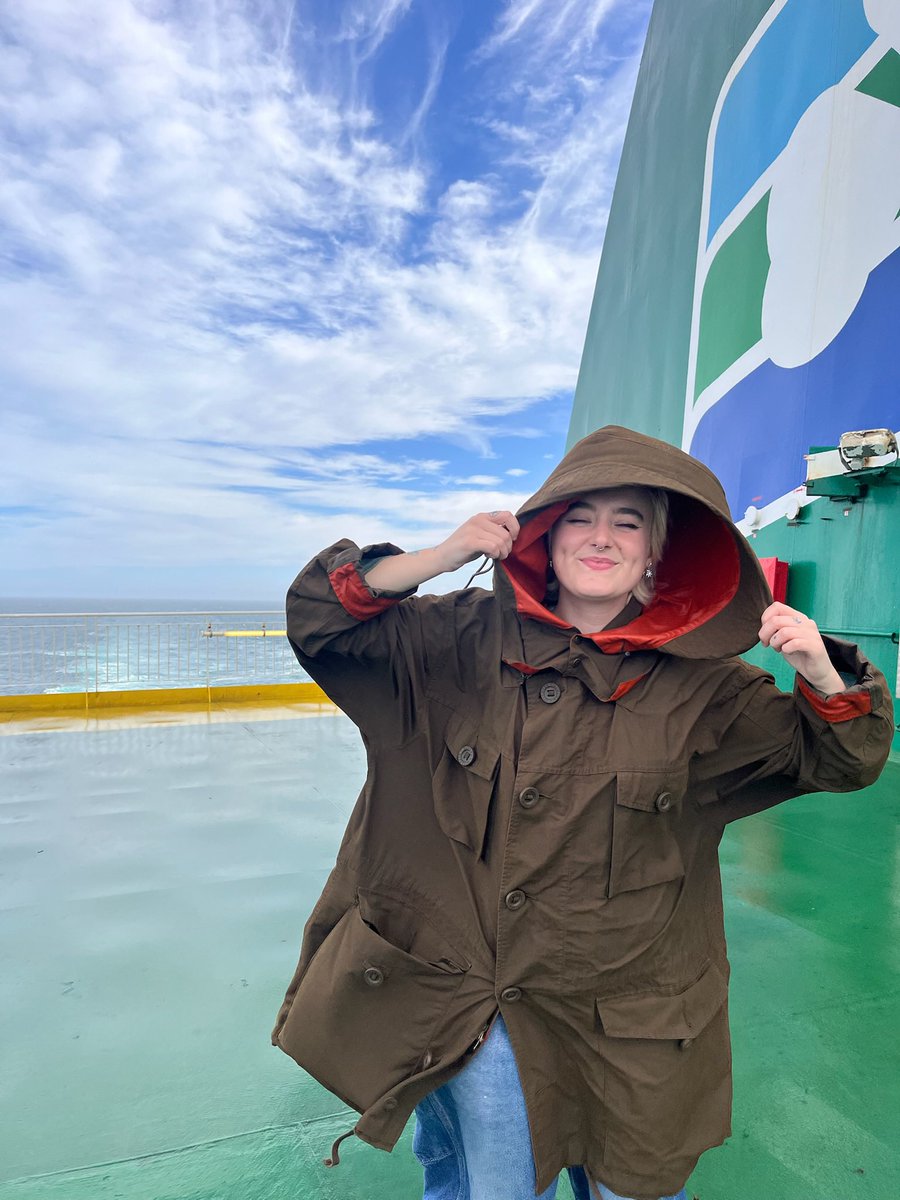 On our way home to play some intimate acoustic shows and say hello to ye ☘️ Dublin is sold out but a few tix still available for the other shows if ye wanna come x newdad.lnk.to/recordstoretour