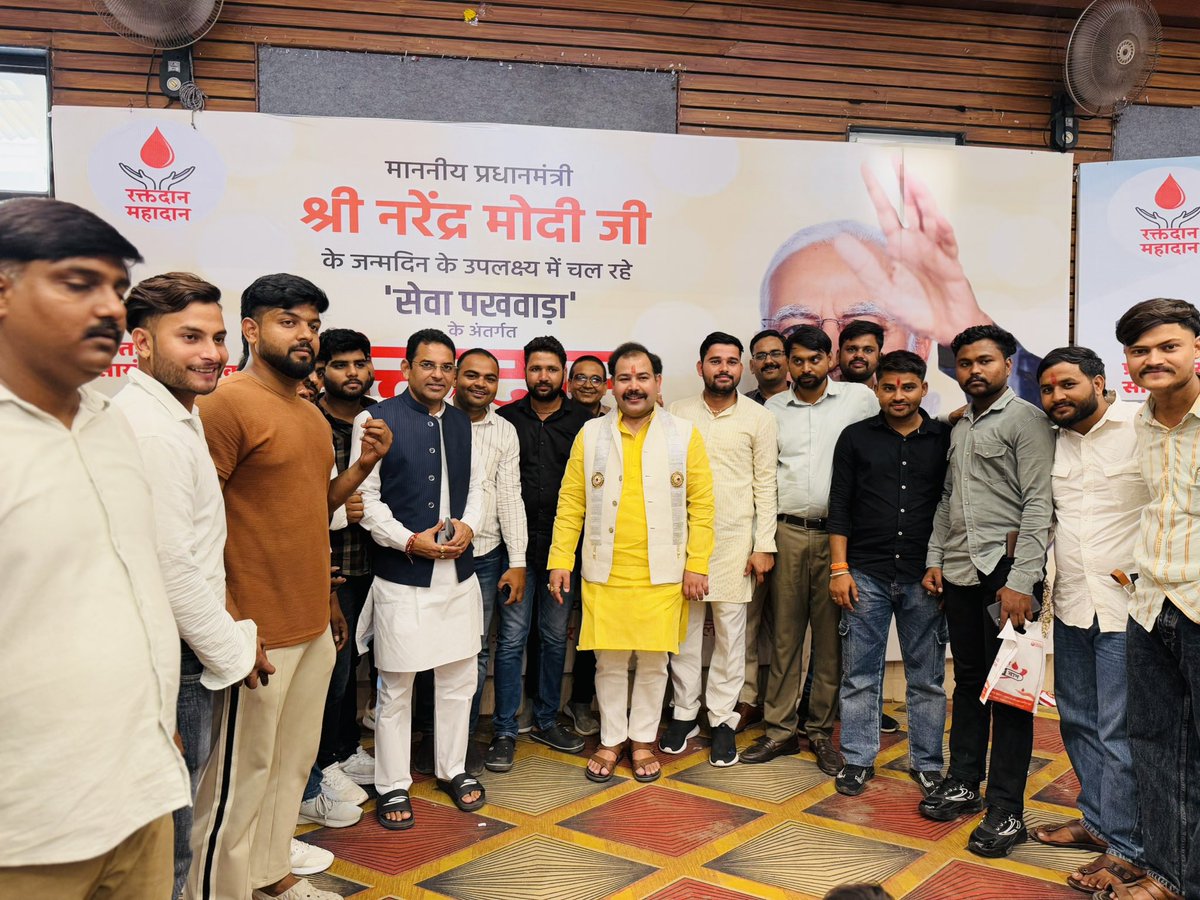 ग्वालियर-
भारत के लोकप्रिय एवं यशस्वी प्रधानमंत्री
श्री नरेंद्र मोदी जी के जन्मदिवस अवसर पर
🌸 विशाल रक्तदान शिविर का आयोजन 🌸

इस अवसर पर युवाओं में रक्तदान को लेकर अद्भुत उत्साह देखने को मिला।
लगभग 207 युवाओं ने स्वेच्छा से रक्तदान कर, मानवता की सेवा एवं मोदी जी के प्रति अपना