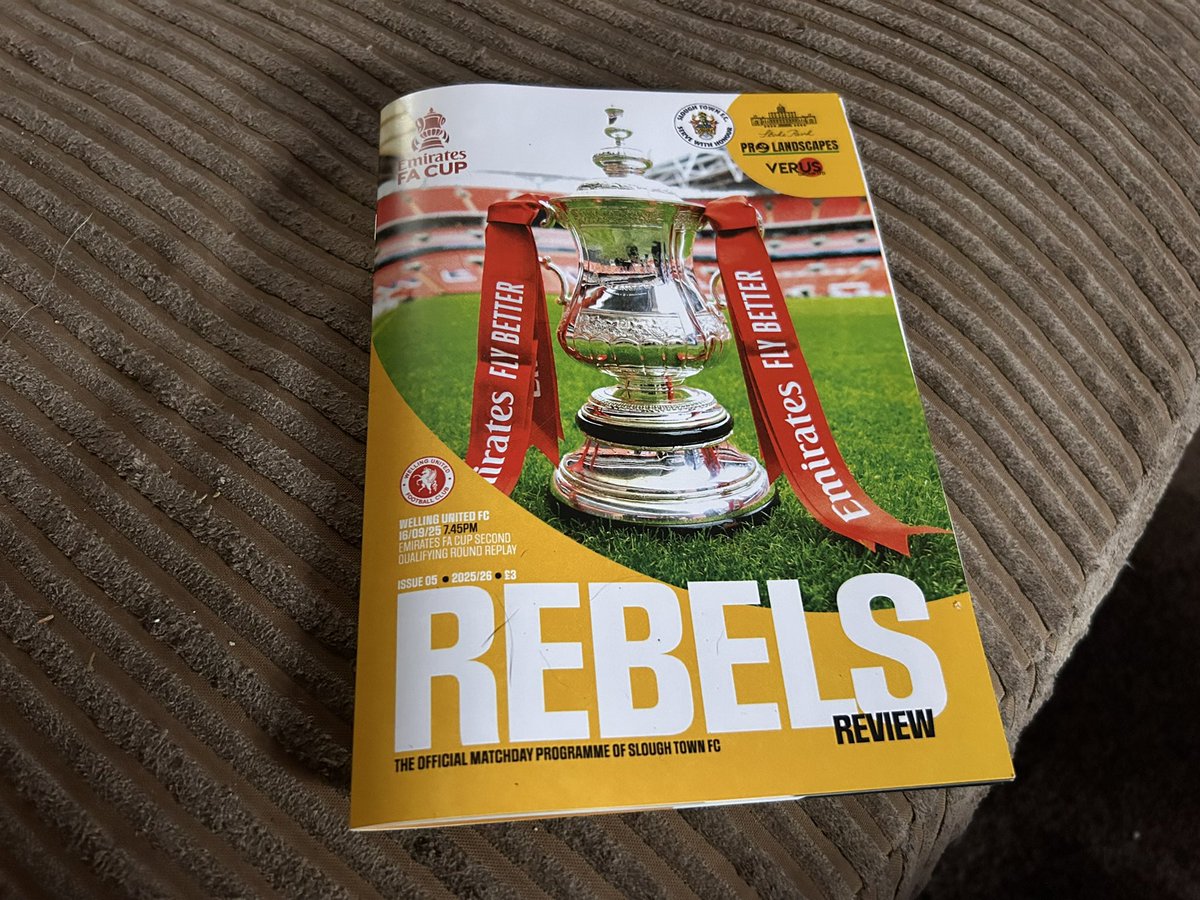 McDscrote's tweet photo. Photos of last night’s #EmiratesFACup 2QR Replay at Arbour Park. @sloughtownfc 1-0 @wellingunited #sloughtownfc #rebels #wellingunitedfc #thewings #COYR #alltherebels #rebelarmy #scottydaviesrebelarmy #binarmy #OneSlough #ambersubmarine #nonleague https://t.co/rGVCN6GoTJ