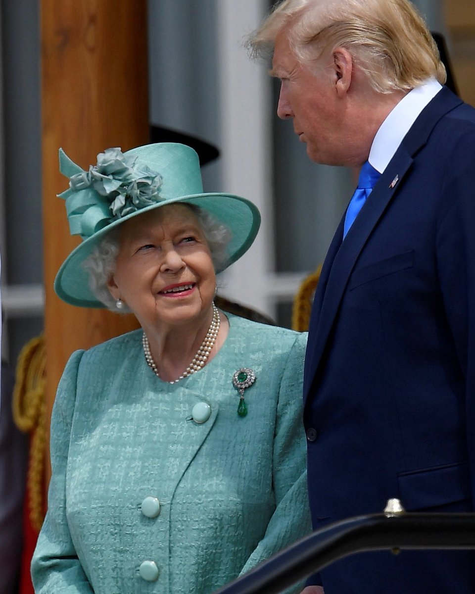 🇺🇸 🇬🇧 This afternoon, The President and Mrs. Trump laid a wreath at the Tomb of Queen Elizabeth II. The President and the First Lady spent time with The late Queen during their State Visit in 2019. Following Her Majesty’s death in 2022, President Trump released a tribute to her,