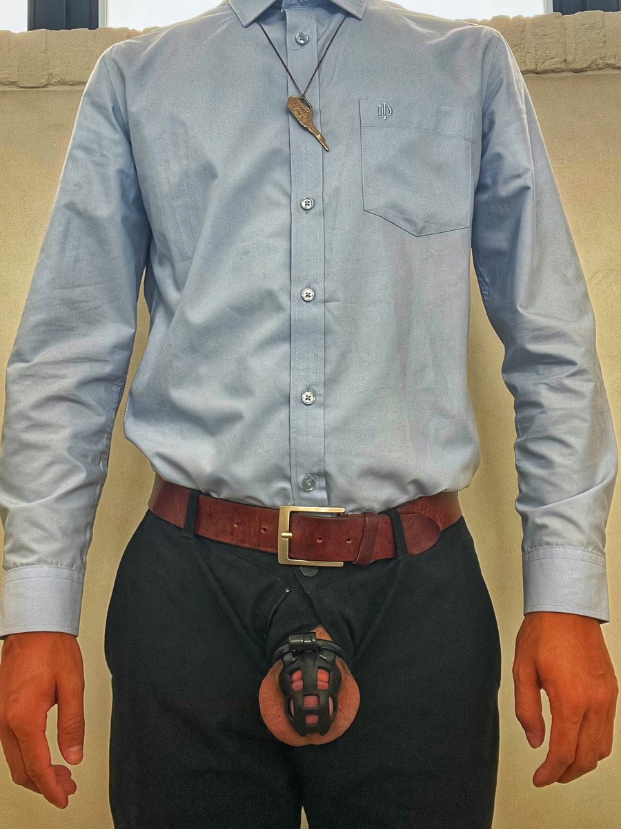 This is how does the slut boy go to work.
#muscleboy #lockedboys #lockedcock #bottomboy #sub #slutboy #cockcage #chastity #musclegay #gaymuscle #gayboy #twinkboy #gaysex #threesome #TeamLocked #gaychastity #Locktober2024 #crusinggay