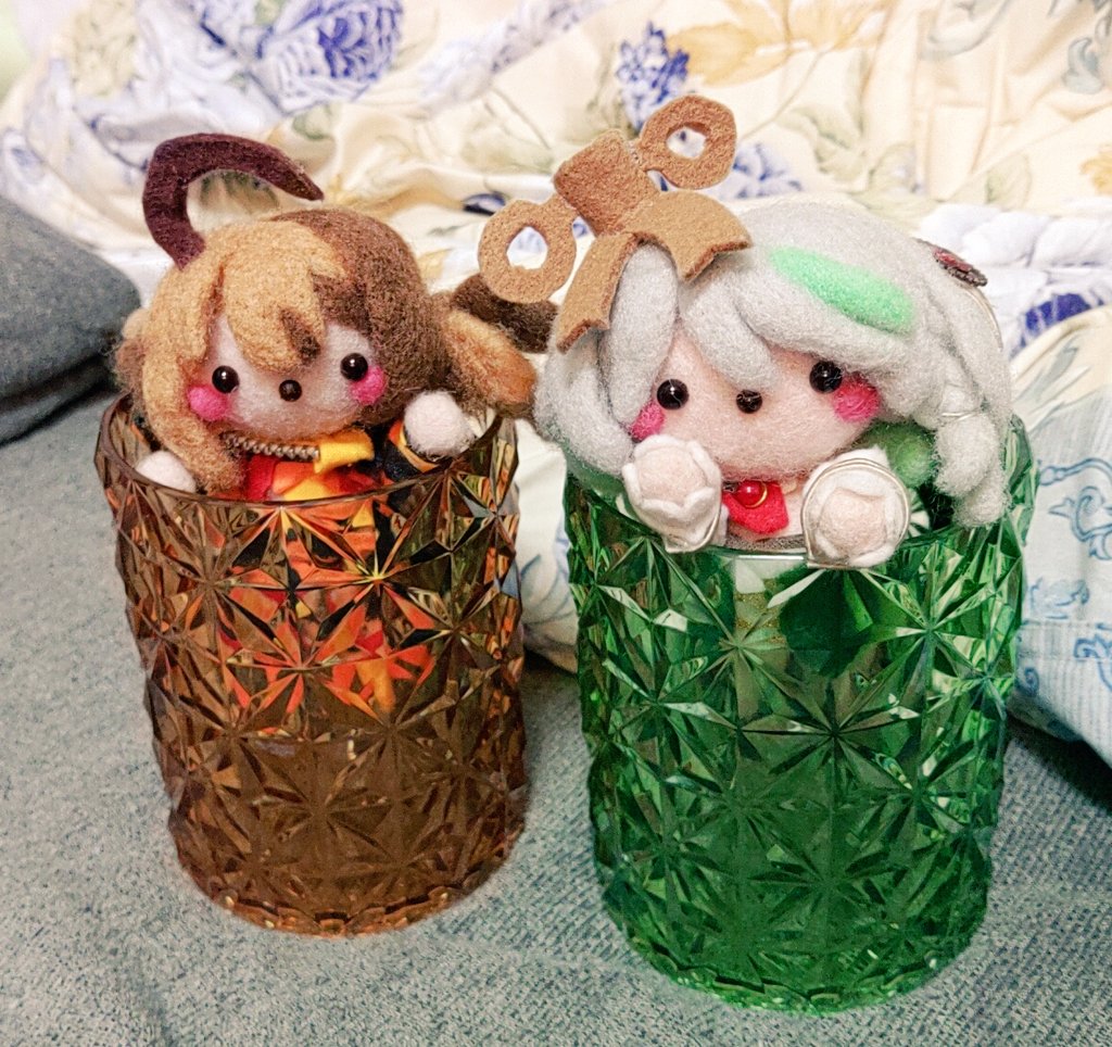 A lovely pen holder was for sale~