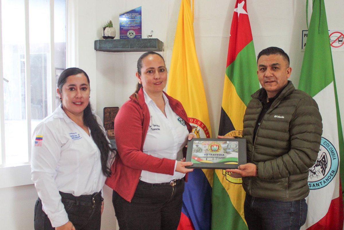 alconcepcionsan's tweet photo. Desde la Alcaldía de Concepción, seguimos trabajando con compromiso por medio de la Plataforma de Acción Unificada.
Hemos recibido en calidad de préstamo un equipo de cómputo por parte del operador @spidersoftwar_e  de la @GobdeSantander @GralJuvenalDiaz @TotoyaCasallas https://t.co/bkrr752Zec