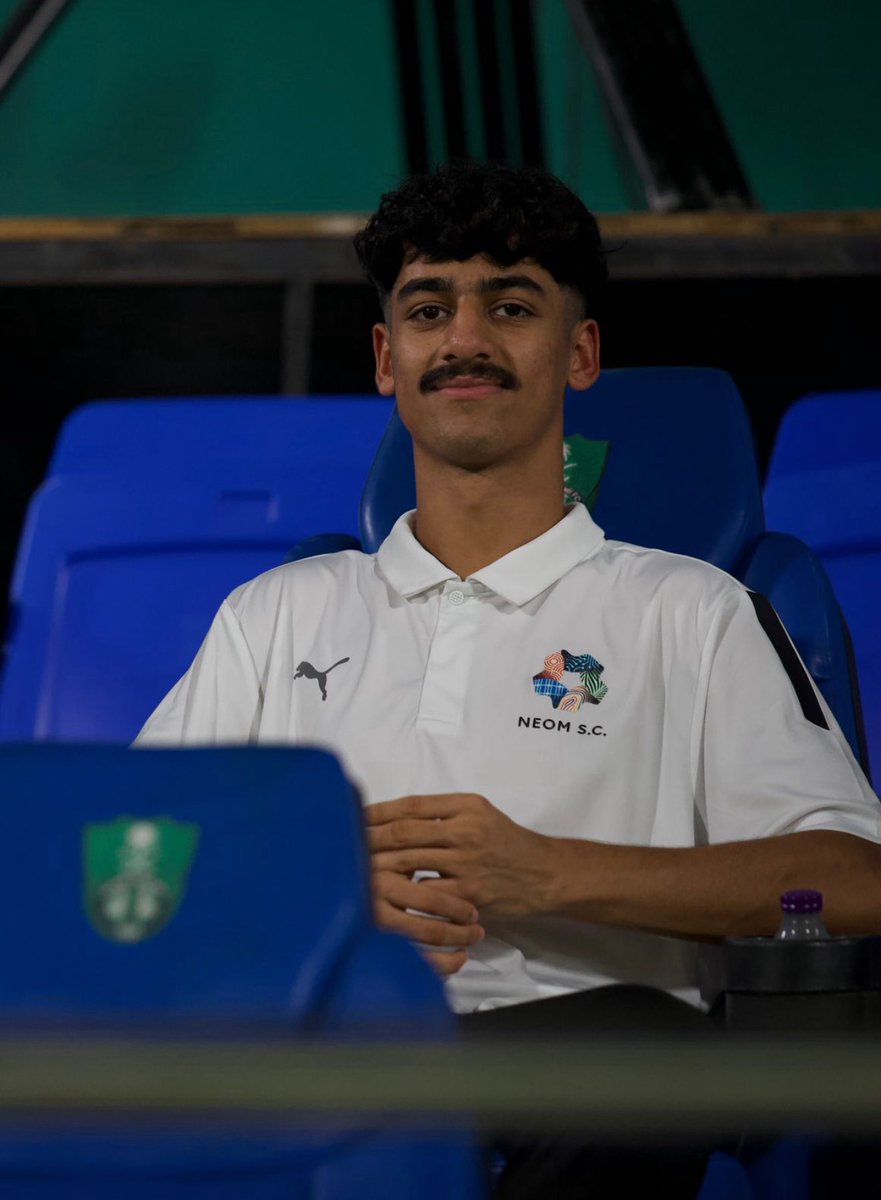 الحمد لله على توفيقه ..
كل الشكر لإدارة نادي نيوم على ثقتهم الكبيرة وبإذن الله أكون أنا وزملائي على قدر الطموح لتحقيق أهداف النادي.

شكر خاص لوكيلي جراح الظفيري ولأخي فيصل البوق على دعمهم المستمر وجهودهم اللي كانت سبب بعد الله في وصولي لهالخطوة.

المشوار بدأ .. والقادم أعظم بإذن