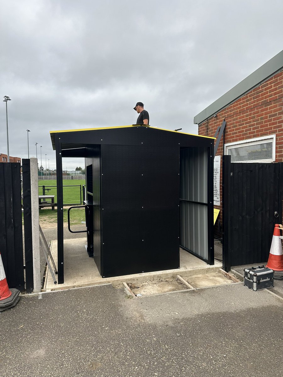 New double turnstile looks proper!!

Just need the front doors changed to white and that’s another development ticked off the list.

Up the Abbey!
⚫️⚪️🟡