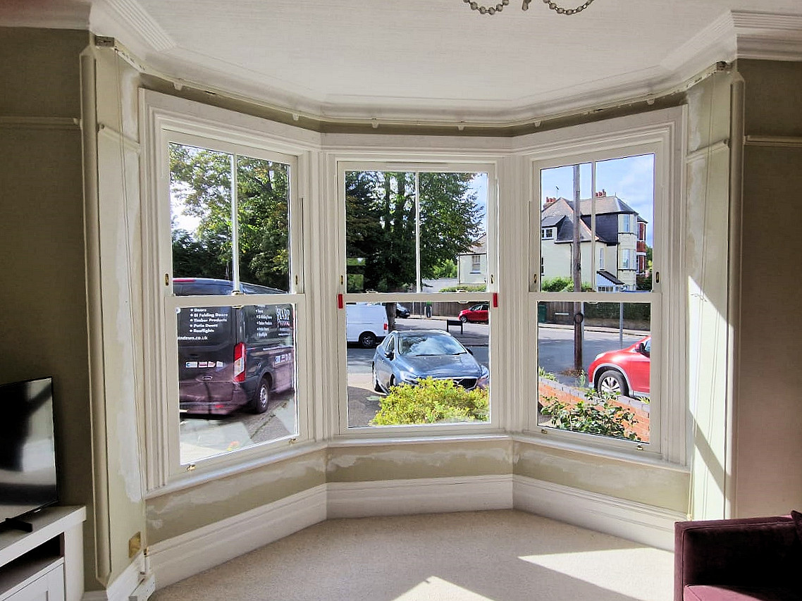 #BeforeAndAfter #sashwindows
Another great window installation with our <a href="/QuickslideLtd/">Quickslide Ltd</a> uPVC sash windows with feature astragal bars to match originals. #lookinggood #lookslikewood #TraditionalStyle #periodproperty #periodhome #sash #HomeImprovement